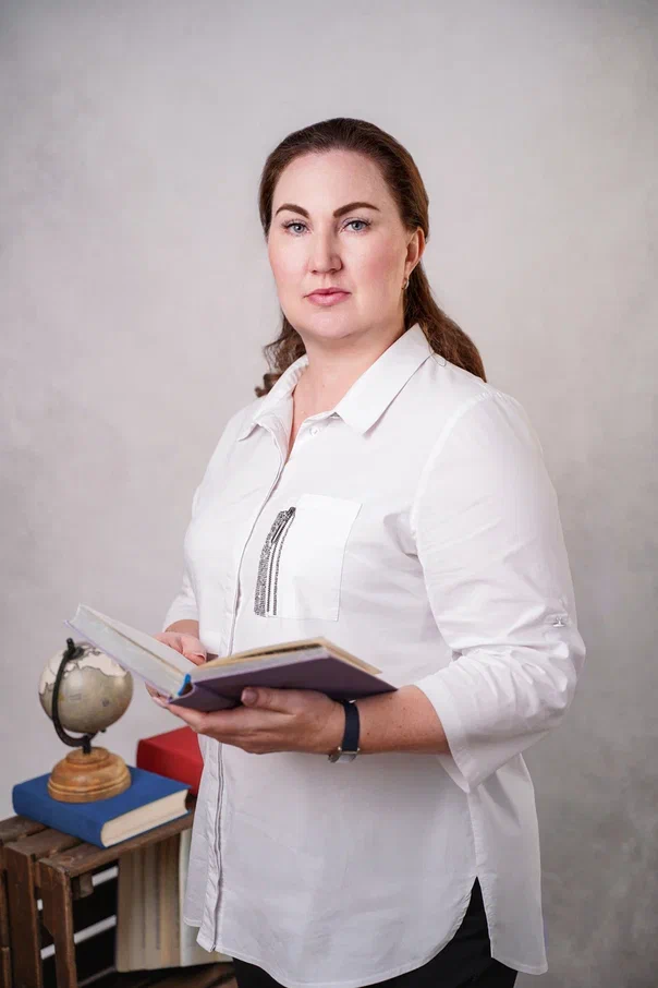 Денисова Людмила Николаевна.