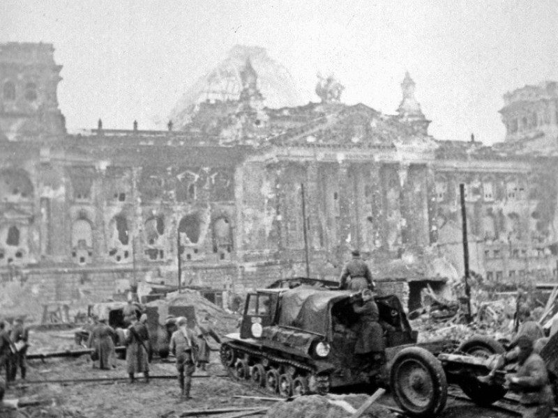 2 мая - Памятная дата военной истории России - Взятие Берлина советскими войсками (1945 год).